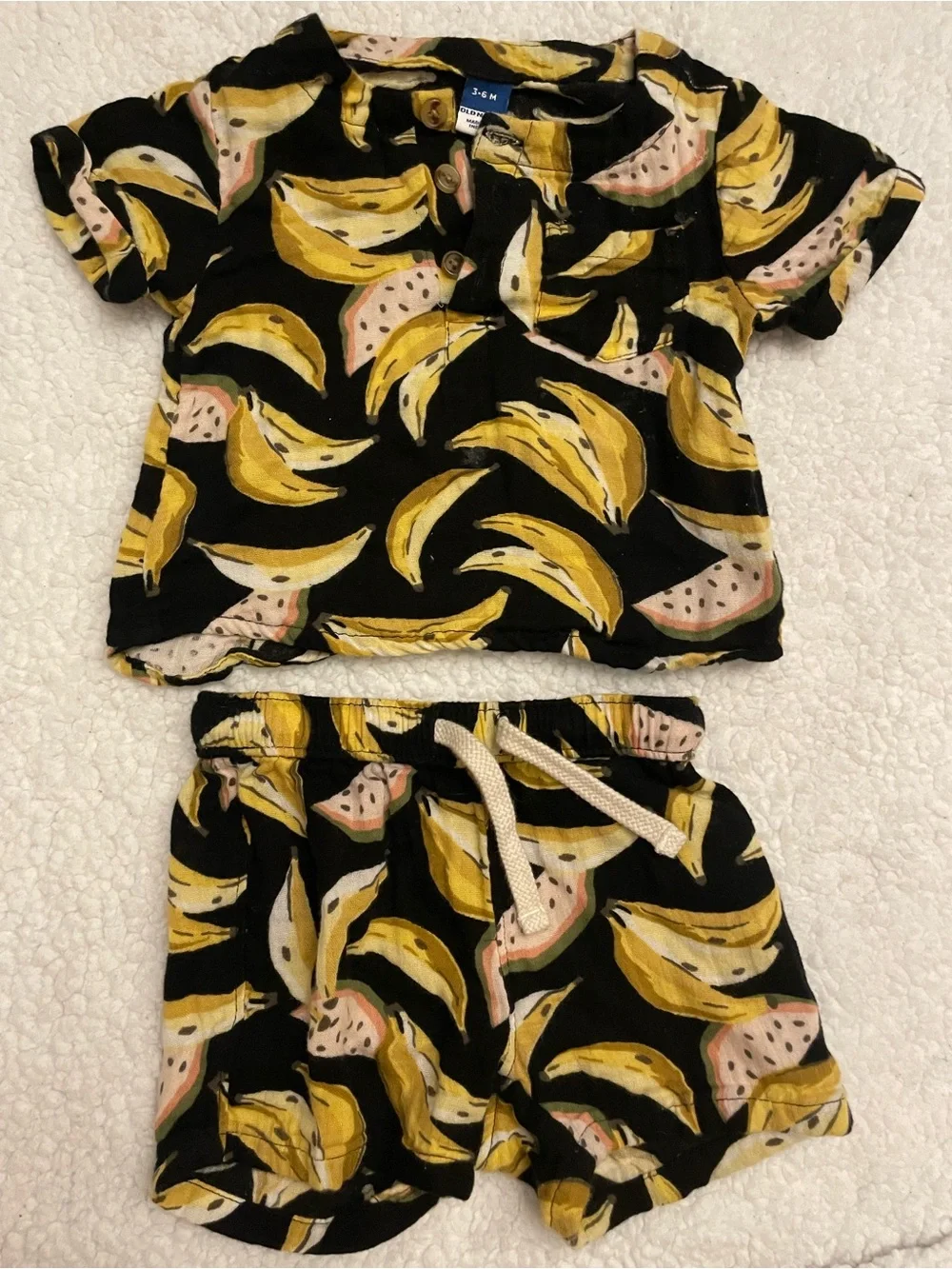 Old Navy Black and Yellow Banana Print Short Set Baby 3 months